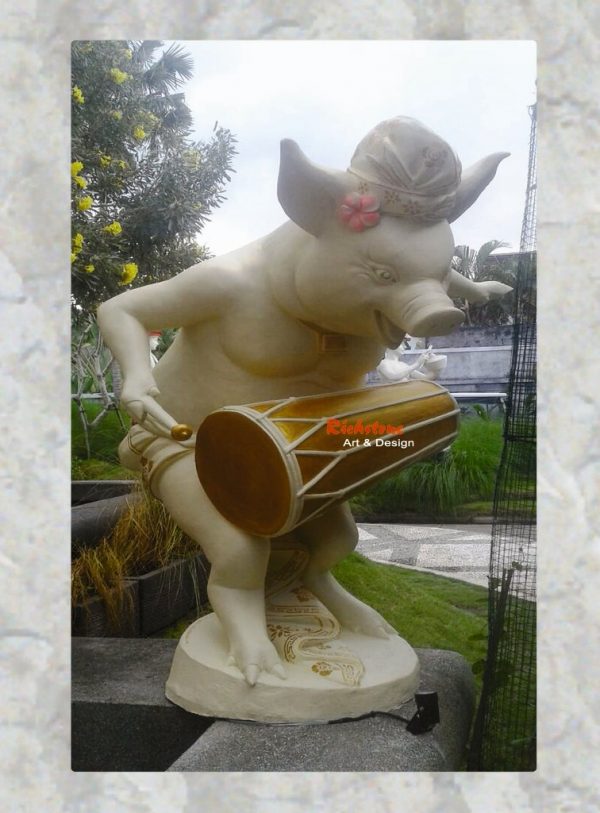 pig statue bring instrument